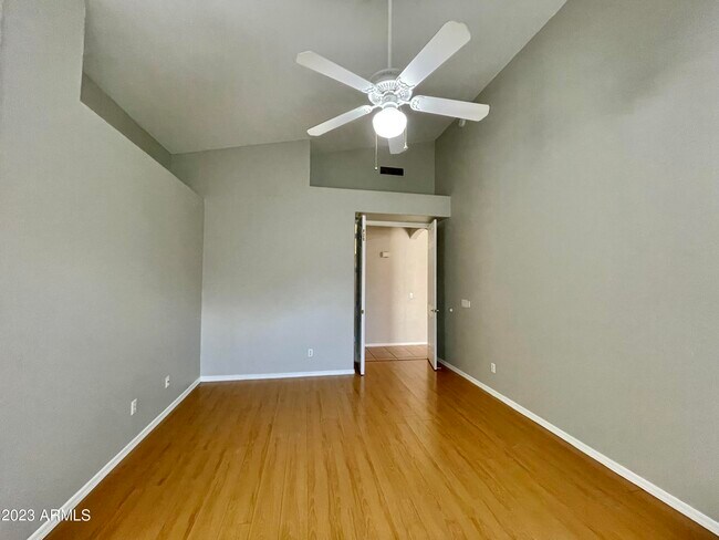 Building Photo - 4939 W Erie St