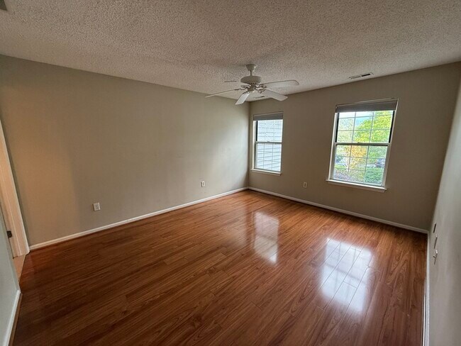Building Photo - 709 Eagles Chase Dr