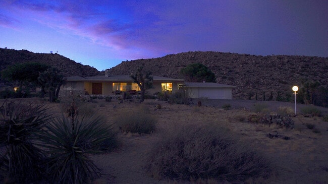 Building Photo - 56996 Crestview Dr