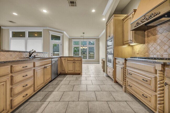 Building Photo - Executive home on double lot in beautiful Enclave at Harvard Ponds.