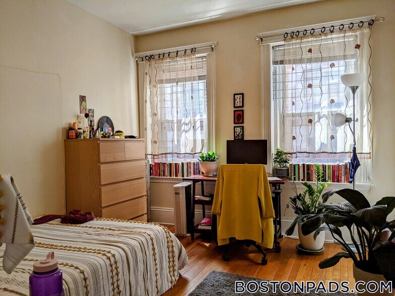 Building Photo - 16 Fuller St