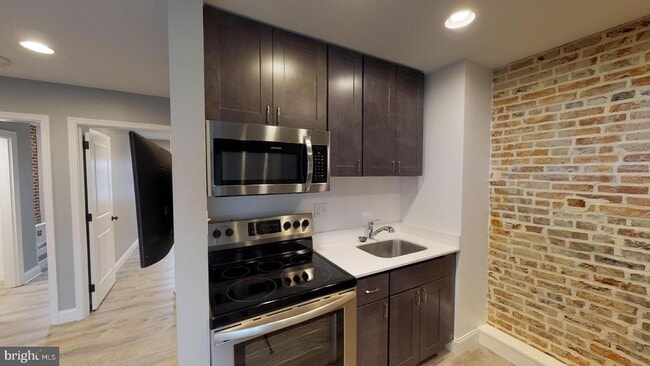 Building Photo - 27 S Church St