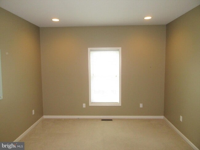 Building Photo - 251 Mill House Dr