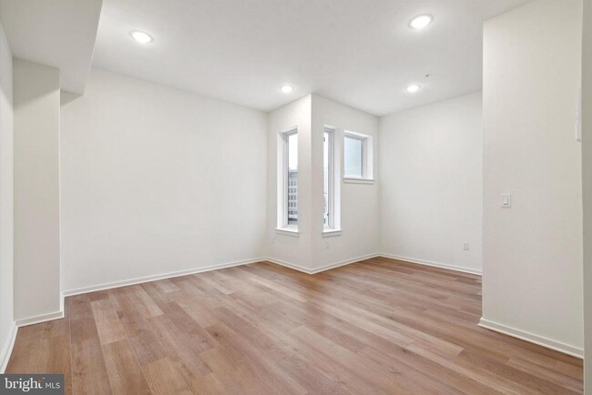 Building Photo - 245 N 12th St