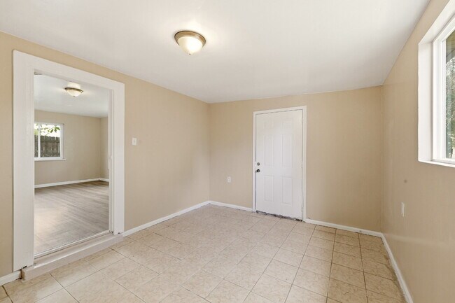 Building Photo - Four Bedroom Home In Aurora - ready ASAP. Brand New Paint Top to Bottom, with updated flooring!