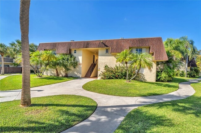 Building Photo - 13712 SW 90th Ave