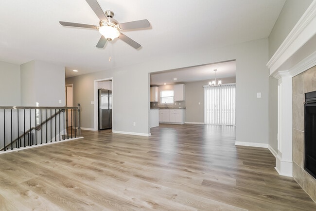 Building Photo - Fantastic 4bd/3ba home! Let yourself in!