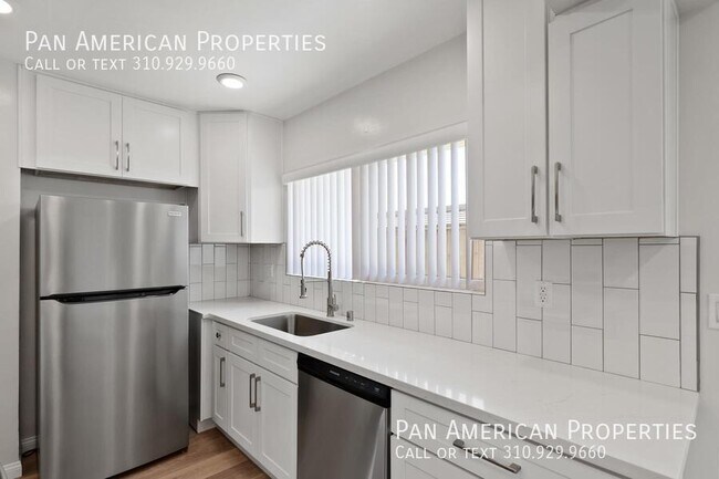 Building Photo - 450 Vista Dr