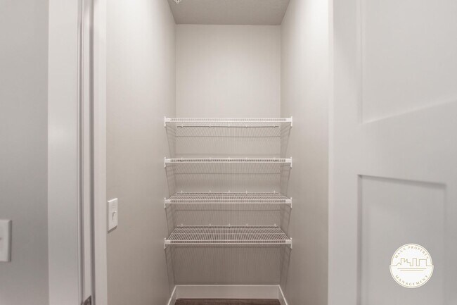 Building Photo - 3-Bed 2-Bath Condo In Lehi With Luxurious Amenities!