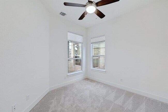 Building Photo - 206 Olivia Dr