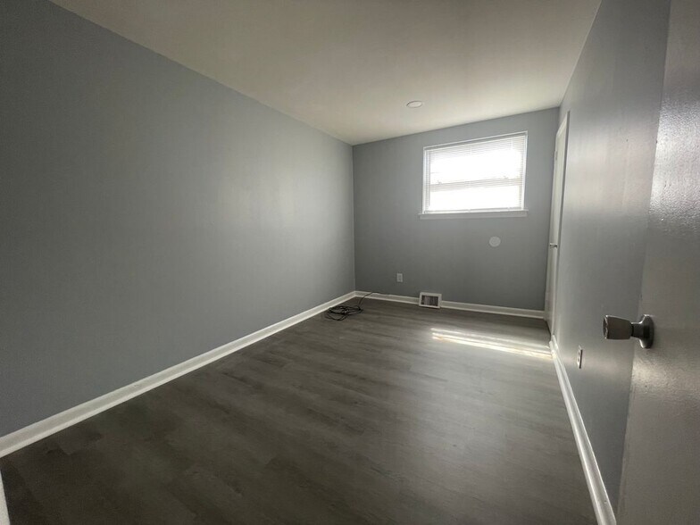 Building Photo - 2331 Hoffnagle St