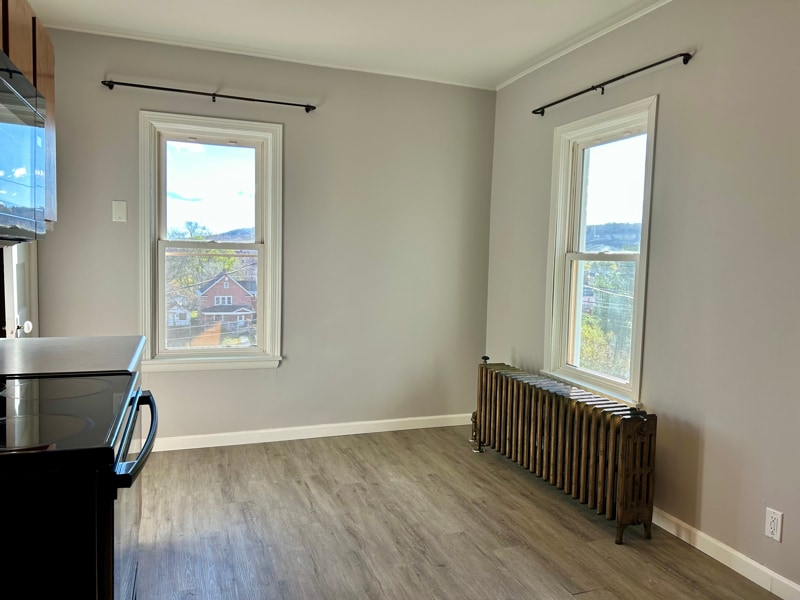 Building Photo - 112 Rock St