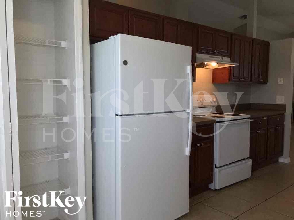 Building Photo - 6551 Viewpoint Ct