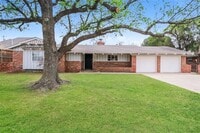 Building Photo - 2904 Huntleigh Dr