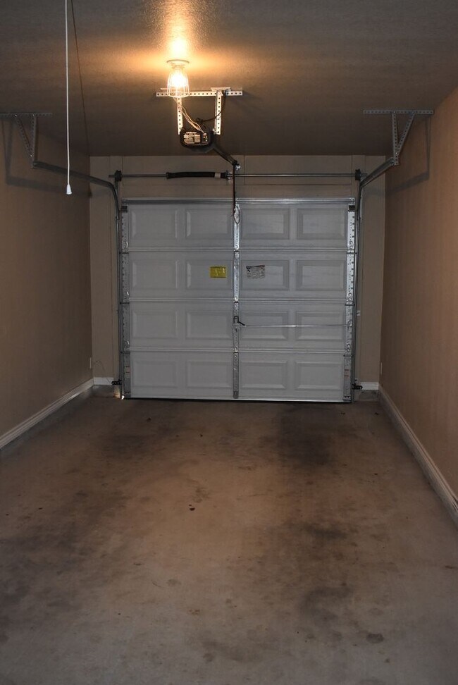 Building Photo - 1808 Seminole Cir