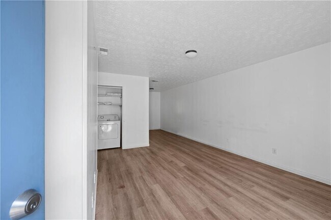 Building Photo - 1008 Davis St