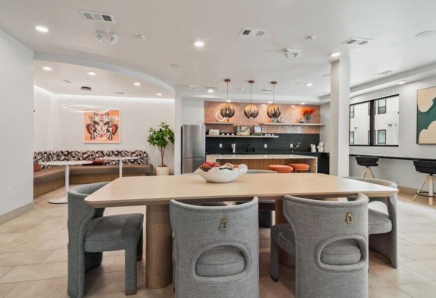 Building Photo - 701 Richmond Ave.