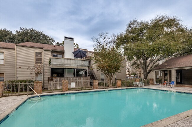 Building Photo - 9707 Richmond Ave.