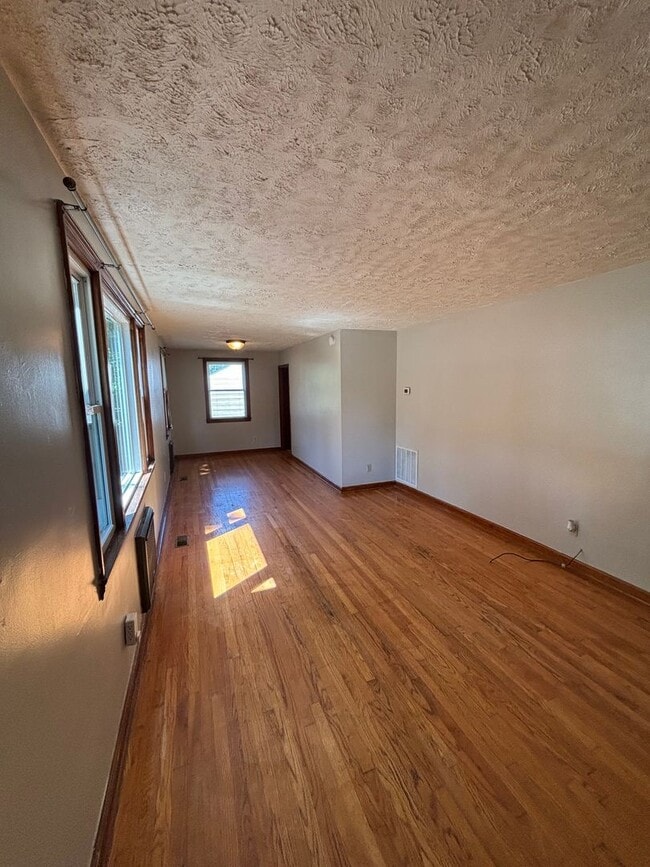 Building Photo - Tranquil Home in South Knoxville!