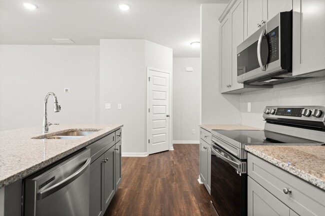 Building Photo - 4 Bed 2.5 Bath home in Gainesville! Retreat at Chicopee