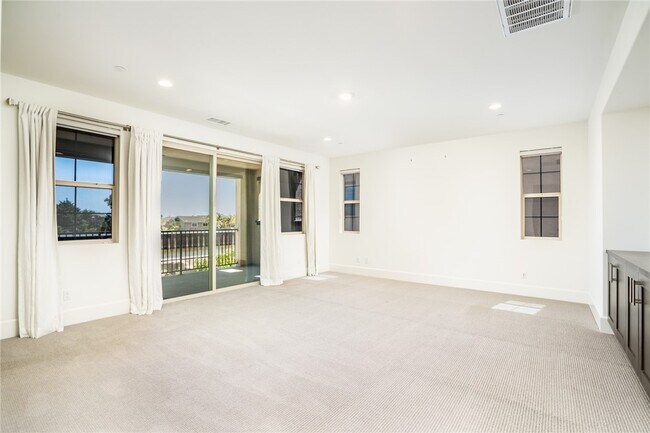 Building Photo - 5192 Goldenrod Cir
