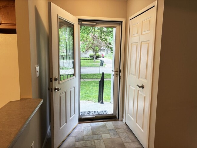 Building Photo - Chelsea Downtown Area 3-bedroom Ranch