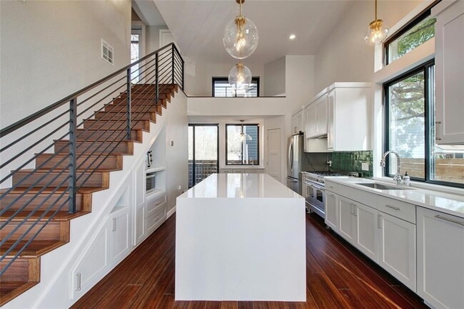 Building Photo - 4412 Caswell Ave