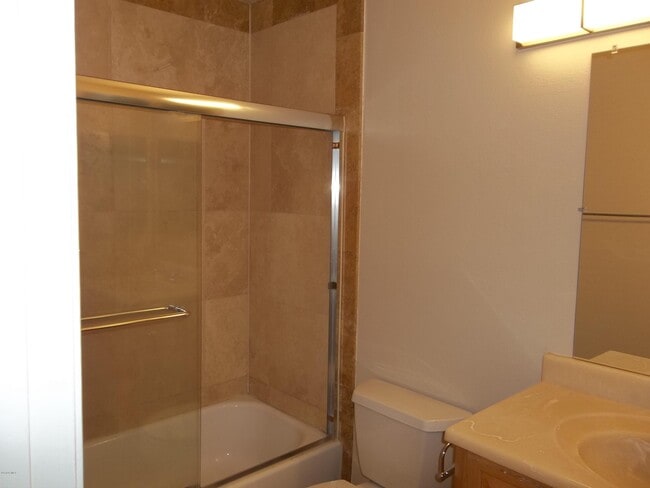 Building Photo - 1425 Ramona Dr
