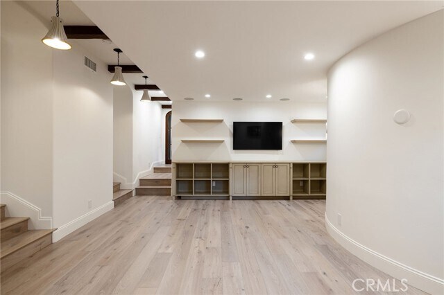 Building Photo - 1302 Skyline Dr
