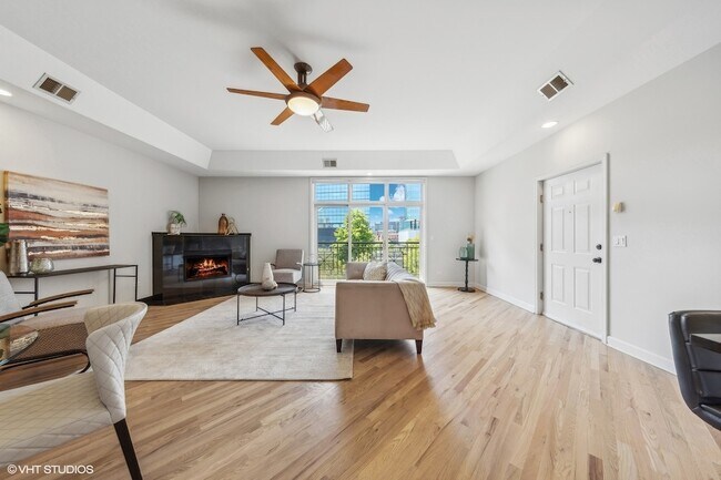 Building Photo - 820 W Hubbard St