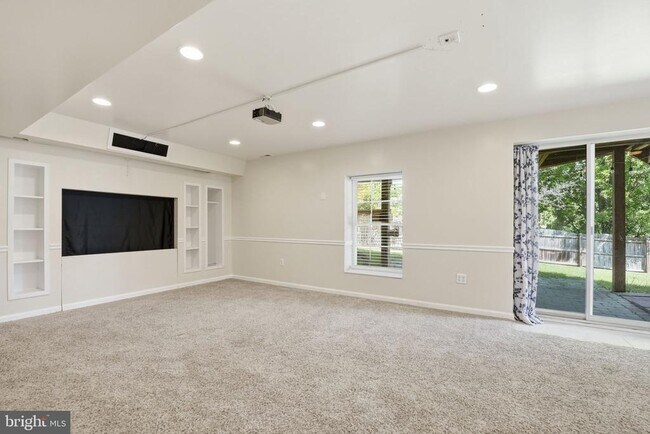 Building Photo - 11 St Marks Ct