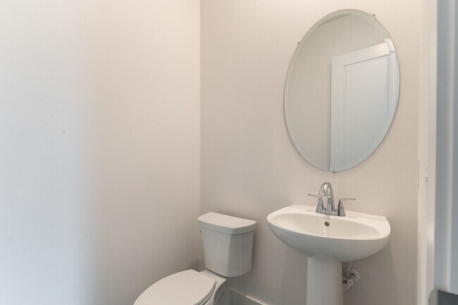 Building Photo - Exquisite 3-Bed 3.5-Bath Home in Prestigio...