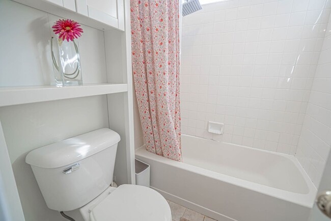 Building Photo - Stunning 4-Bedroom Home with Downstairs Bed/Bath, Views, and Remodeled Kitchen!