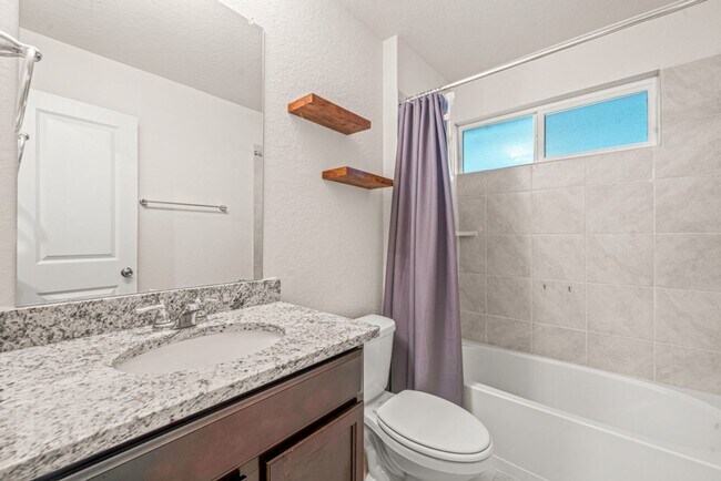Building Photo - RED BIRD RANCH 3 BED 2 BATH  SINGLE STORY ...