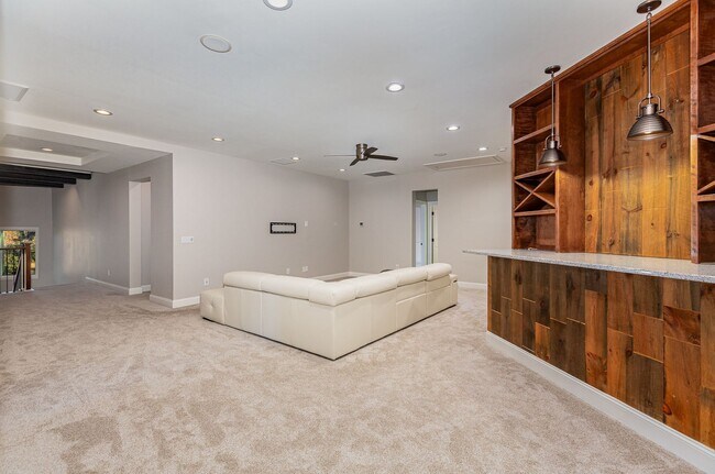 Building Photo - Stunning 5-Bedroom, 5-Bathroom Home with Chef's Kitchen and Luxurious Features