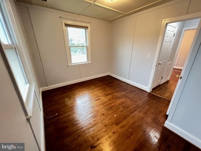 Building Photo - 3712 Lawrence Ave