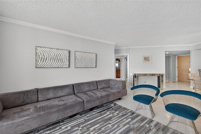 Building Photo - 20185 E Country Club Dr