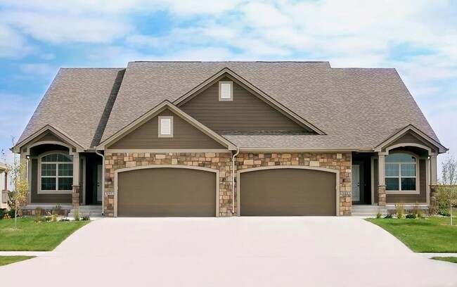 Building Photo - Centennial Pointe West