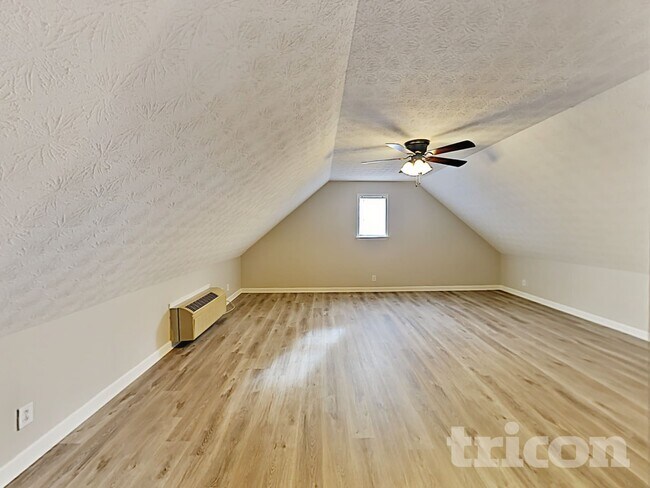 Building Photo - 240 Green Hills Dr