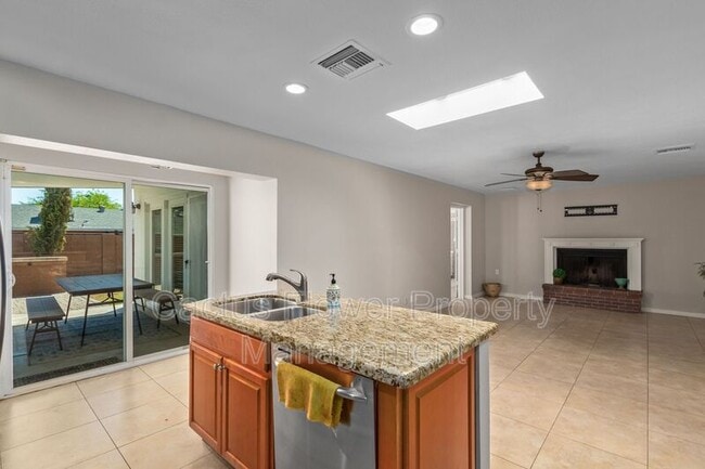 Building Photo - 5217 E Sheena Dr