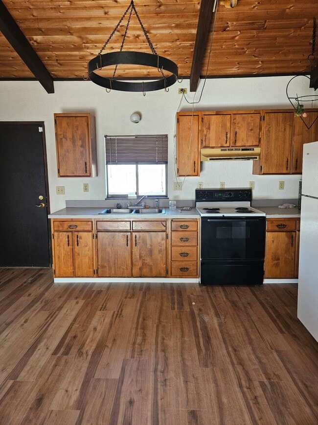 Building Photo - 2bd 1ba W/Fenced Yard