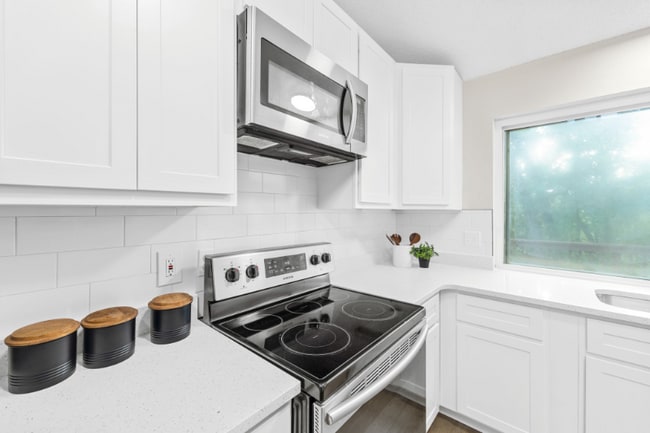 Building Photo - 907 Award Dr