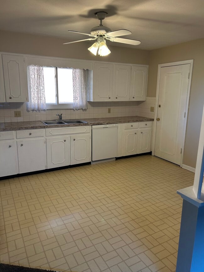 Building Photo - 172 Kenridge Rd