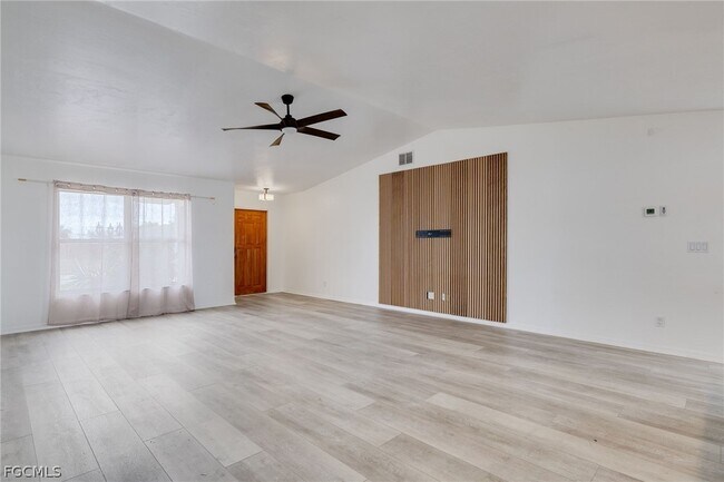 Building Photo - 3414 SE 2nd Pl