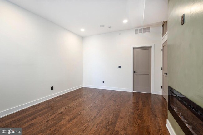 Building Photo - 1613 N 33rd St