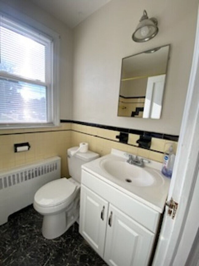 Building Photo - 801 Eaton Rd