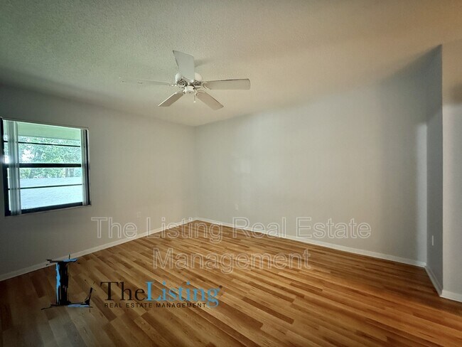 Building Photo - 2131 Ridge Rd S