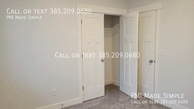 Building Photo - Gorgeous Top Floor Condo! Great Views!