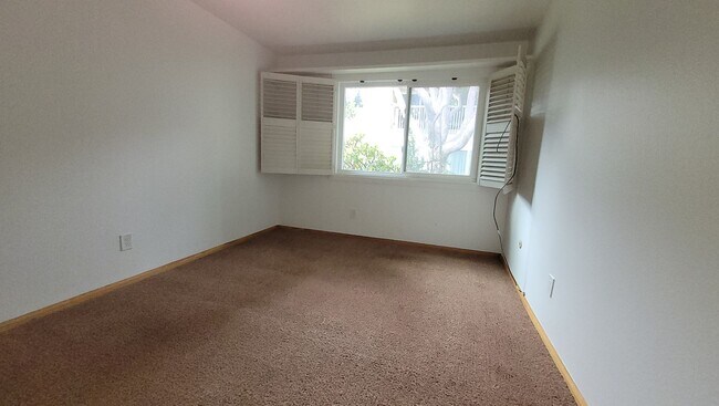 Building Photo - Friars Village - close to USD and Fashion Valley