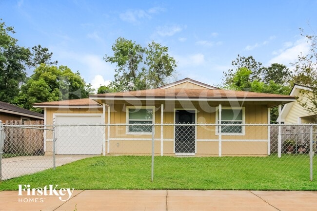 Building Photo - 7742 Club Duclay Dr